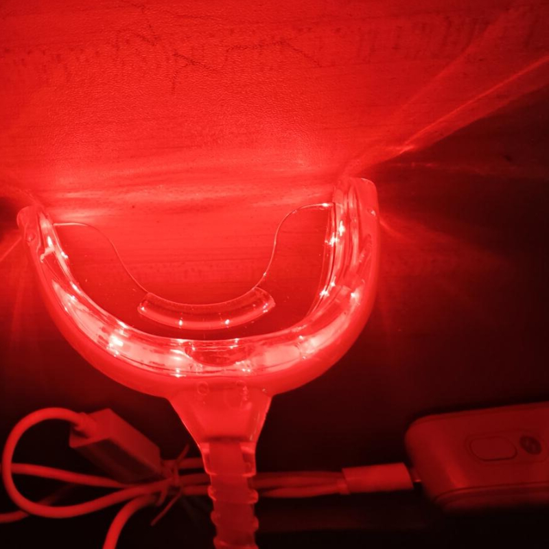 Teeth Whitening Kit With Light - คลินิก Red Laser Oral Therapy โรคเหงือก